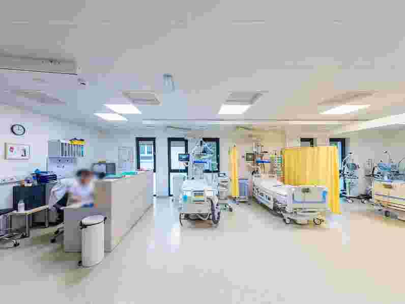 Suspended acoustic ceiling in cardiology  patient room