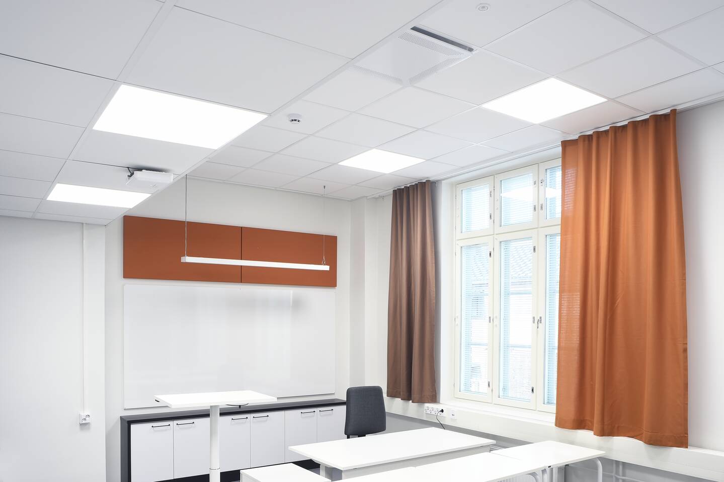 Solo Baffle seinällä