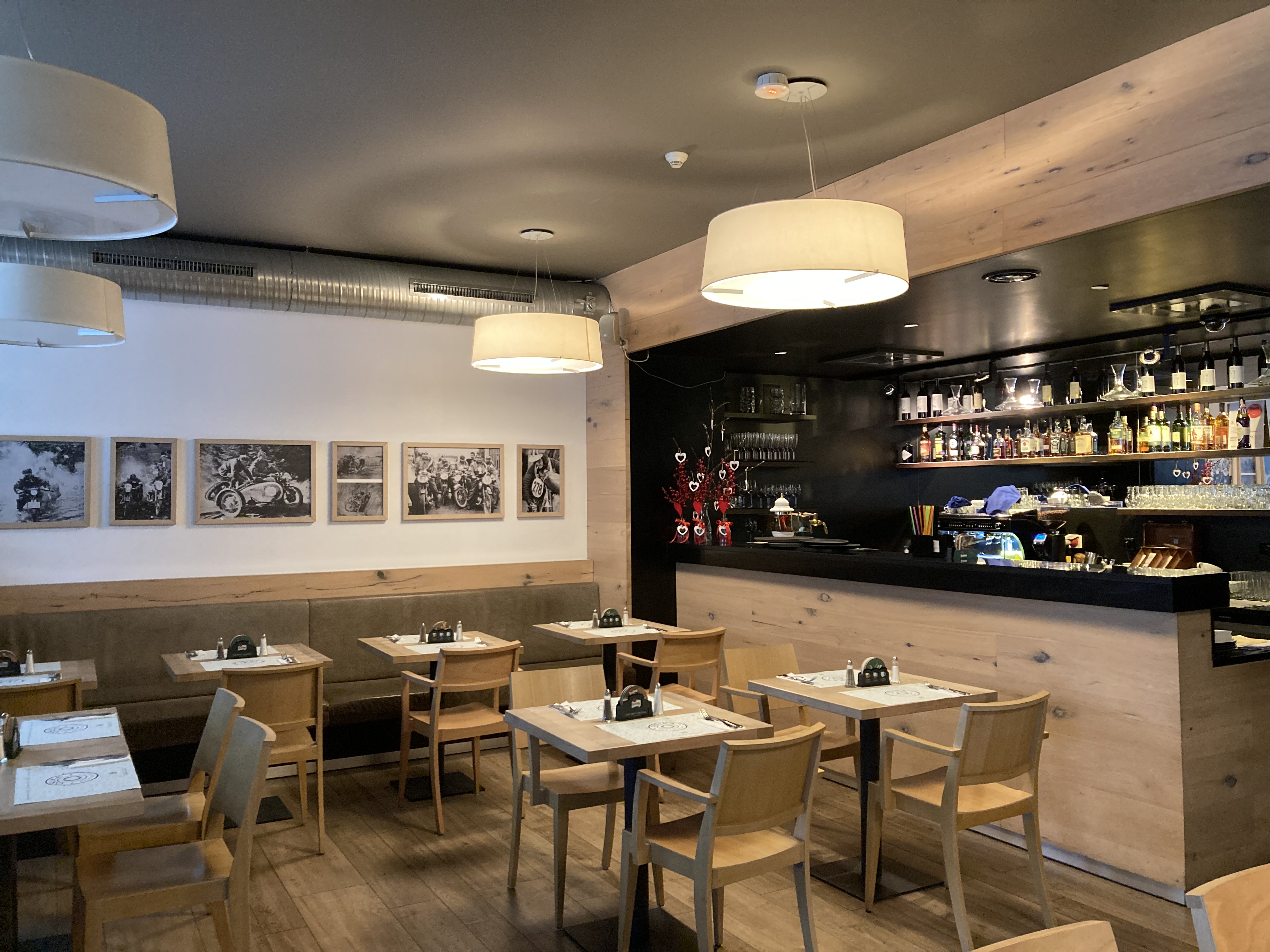 Restaurace Osika před akustickou úpravou.