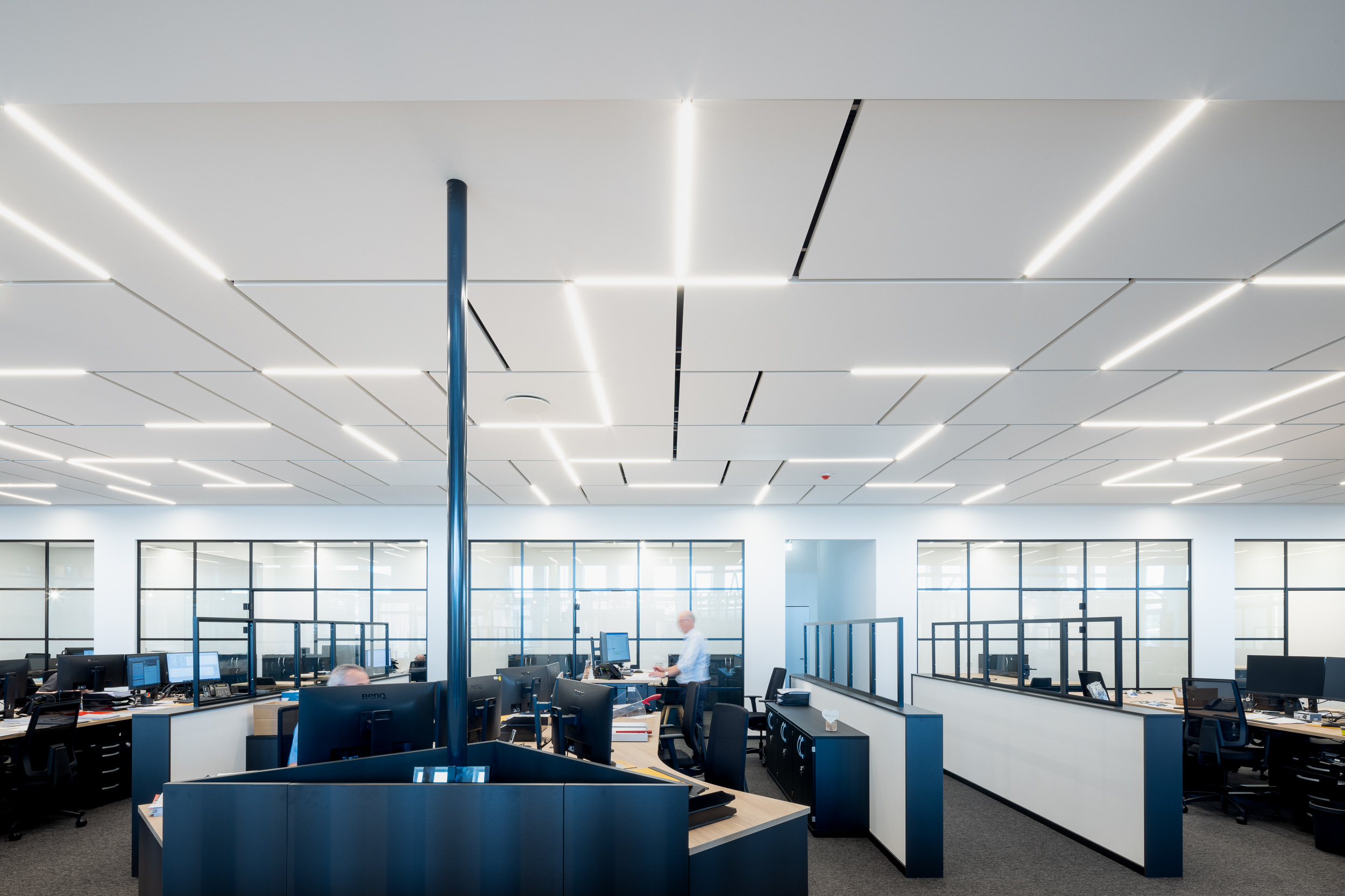 Heiz-/ Kühldecke mit integrierten Absorbern