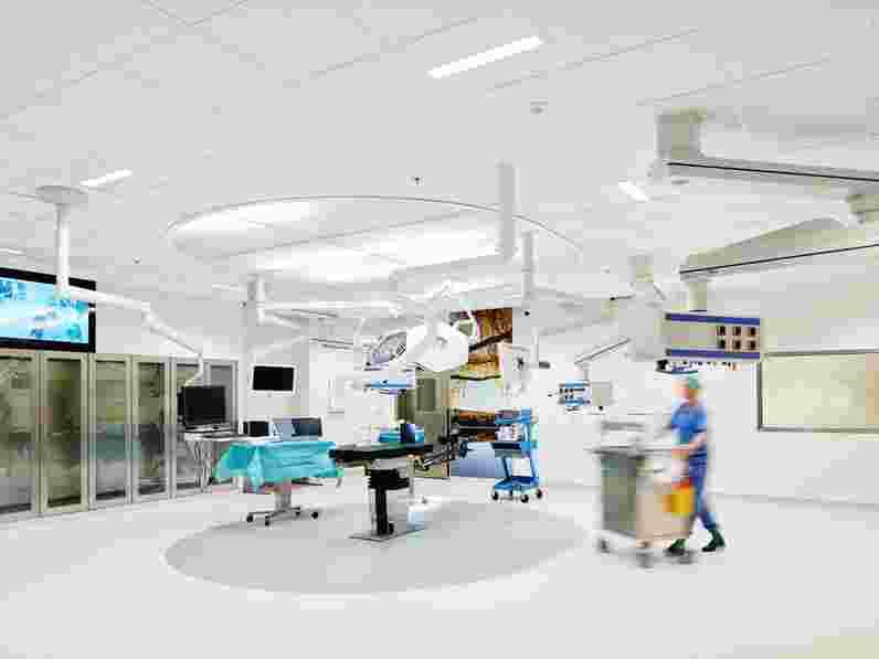 Suspended acoustic ceiling in hospital operating room